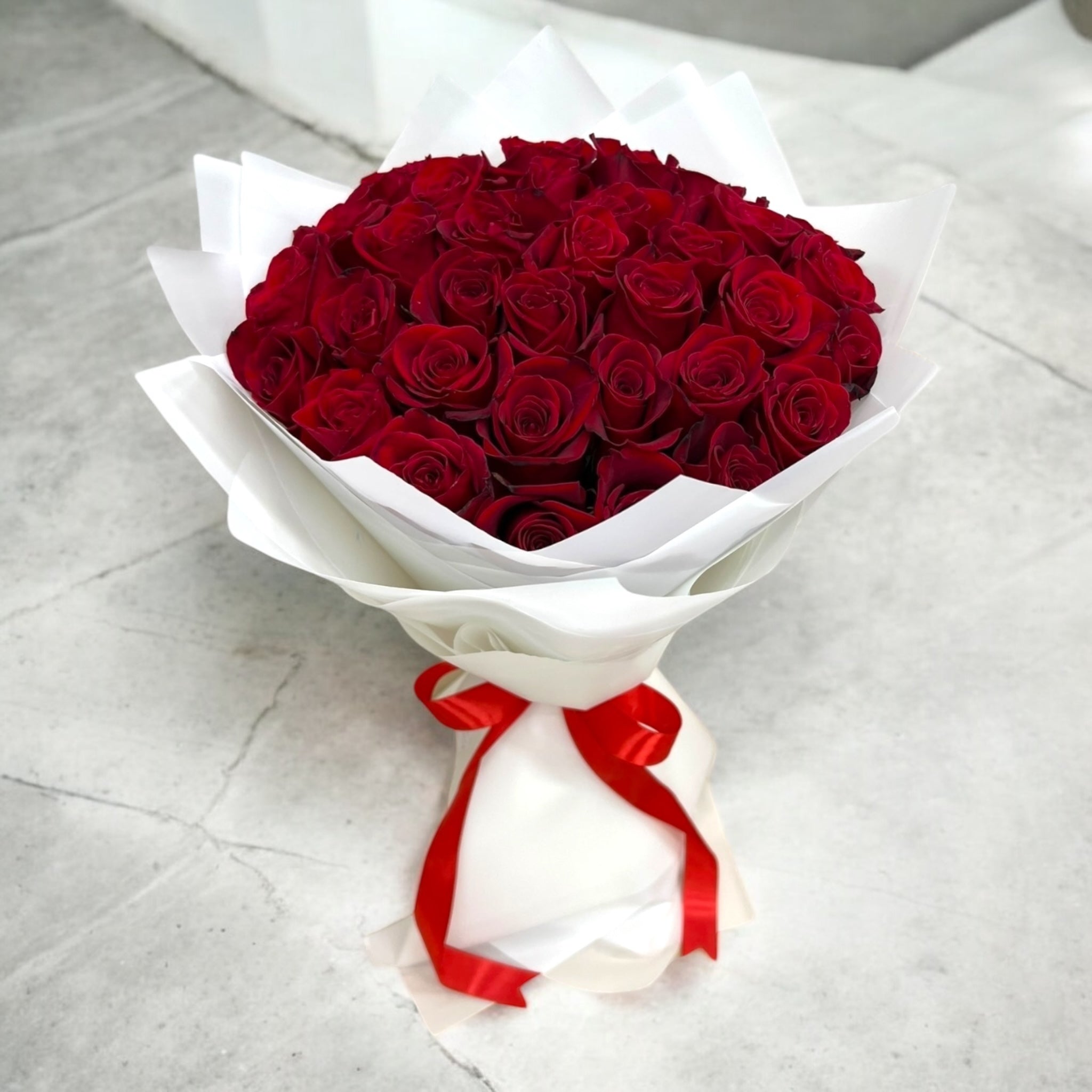 Romantic Hand Bouquet – 41 Red Roses 🌹✨