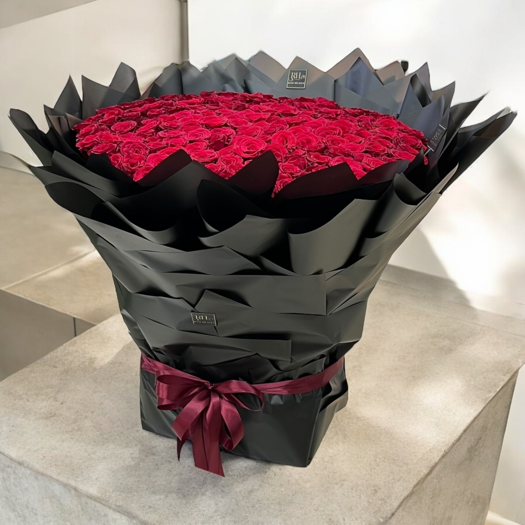 Majestic Hand Bouquet – 201 Red Roses 🌹✨