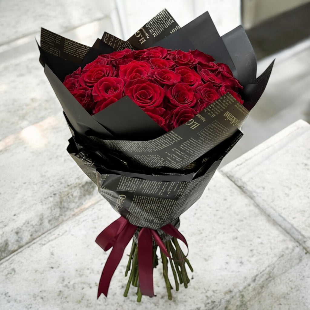 Elegant Hand Bouquet – 31 Red Roses