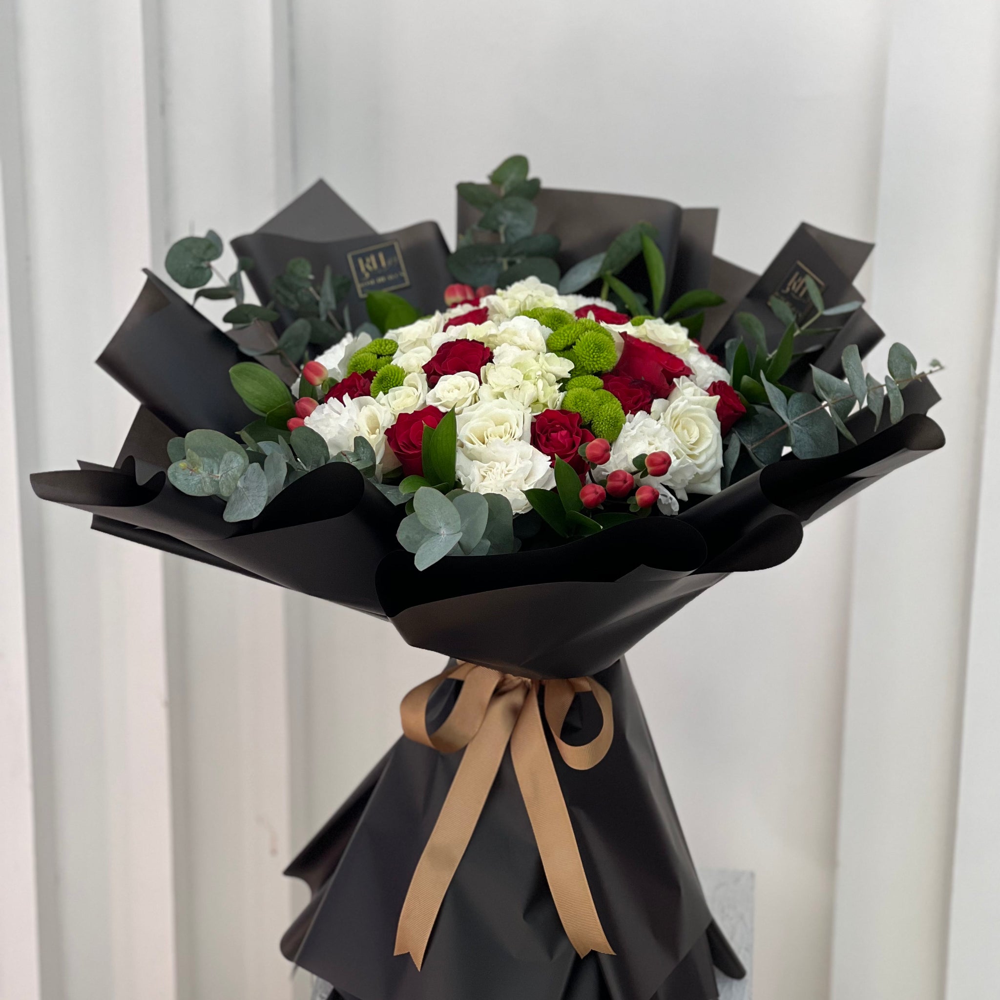 The Elegance Noir Bouquet